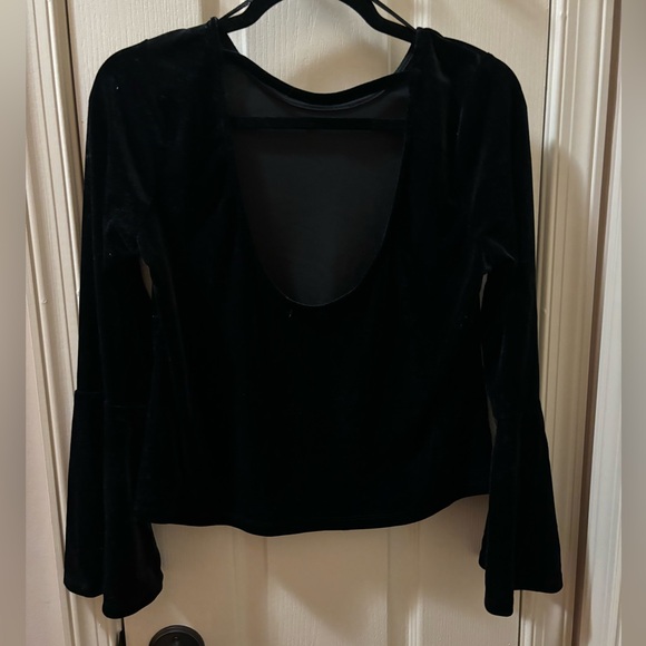 Bell sleeve, low back black velvet top - Picture 2 of 3